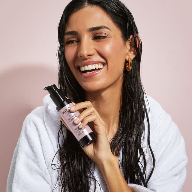 Detalle de KIKO Milano Nourish & Protect Daily Hair Serum: siero nutriente per lunghezze secche e capelli danneggiati