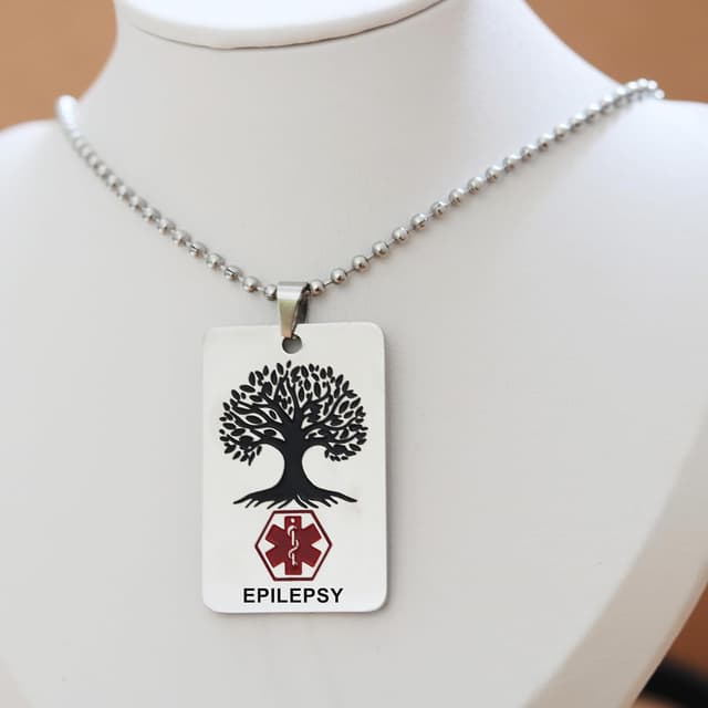 Detalle de AITENME Medizinische Alarm-Halskette mit Quadratkarte und Baum des Lebens aus Edelstahl (60 cm)