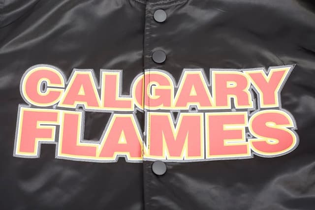 Detalle 2 de Pro Standard Men’s NHL Classic Satin Jacket (Classic Satin)