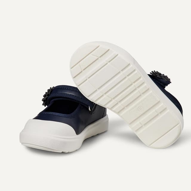 Detalle 2 de Amazon Essentials Girl’s Mary Jane Trainers with hook-and-loop strap