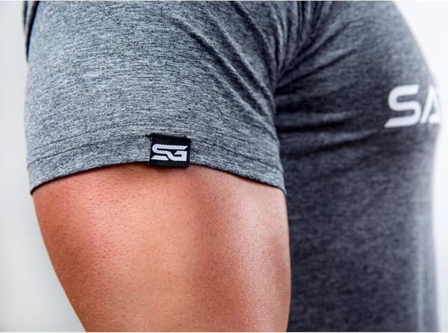 Detalle 2 de Satire Gym Shirt Herren Slim Fit Sportshirt Kurzarm – atmungsaktives Funktionsshirt für Crossfit, MMA & Laufen