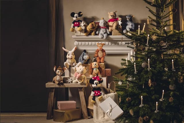 Detalle 2 de Steiff 24658 Katze Marie (24 cm) – Soft Cuddly Friends im Disney-Look, Weiß/Rosa