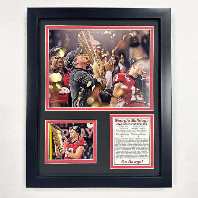 Detalle de Legends Never Die Georgia Bulldogs 2022 CFP National Champions 12"x15" Framed Photo Collage (Podium)