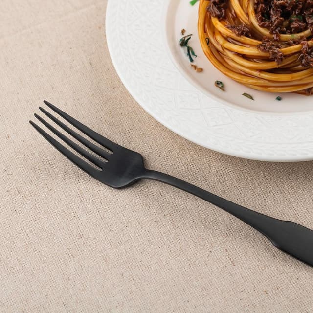 Detalle de Alata Kate Black Satin 40-Piece Silverware Set (Service for 8) — 18/0 Stainless Steel Flatware, Dishwasher Safe