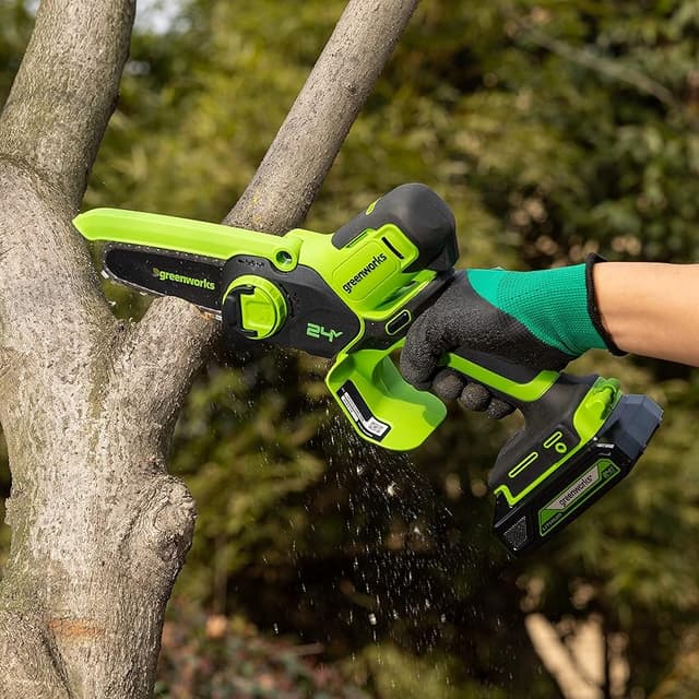 Thumbnail 2 de Greenworks 24V Mini Motosierra 10cm: Ligera y Eficiente 🌳