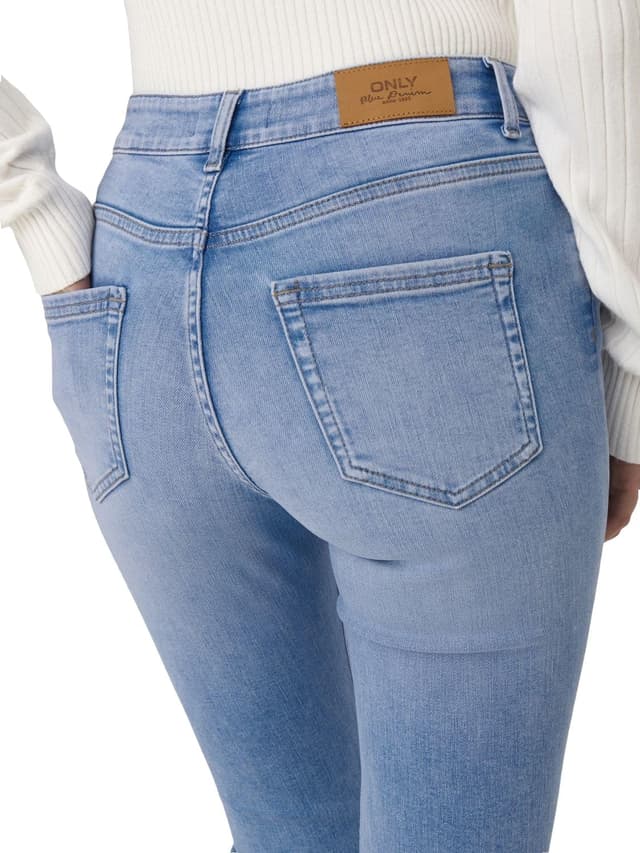 Detalle de ONLY Female Flared Fit Jeans ONLBLUSH mit mittlerer Taille – Jeans im Flared-Stil