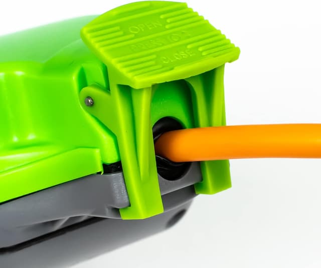 Detalle de STATUS 1 Socket Extension Lead 5m (Green) with Weatherproof 13A IP54 Sealed Socket