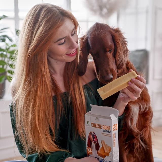 Detalle 2 de Dilecti Natürliche Käse Kauknochen M-Set für Hunde