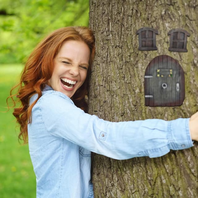 Detalle de Relaxdays décoration pour tronc d’arbre marron – maison de lutins, elfes et fées (3 pièces : 2 fenêtres + 1 porte)