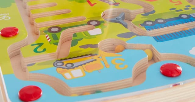 Detalle 2 de Hape Labirinto Magnetico Educativo – Cantiere Edile e Numeri