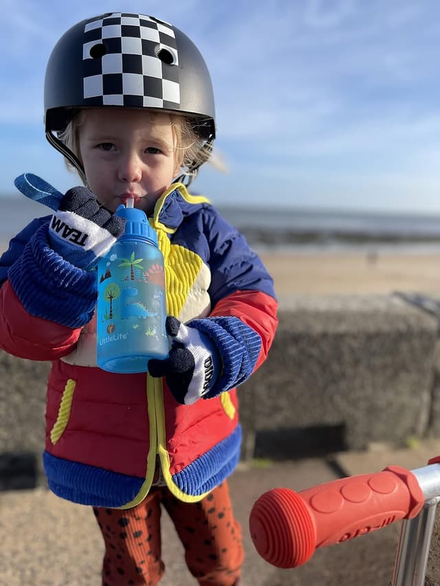 Detalle de LittleLife Children’s Water Bottle (400ml) with Easy-Access Lid & Straw, Blue Dinosaurs