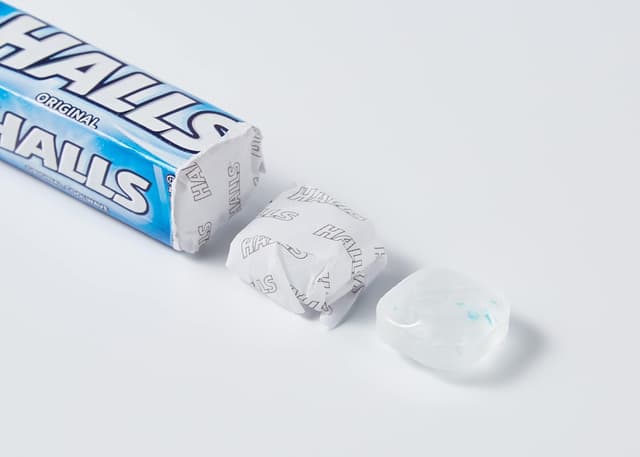 Detalle 1 de HALLS Eucalipto Caramelo Sin Azúcar