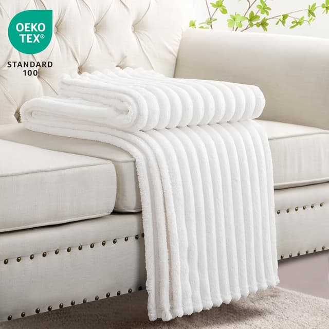Detalle 2 de RUIKASI Fleece Throw Blanket for Sofa (150x200cm) – Double Fluffy White Ribbed Sofa & Bed Throw