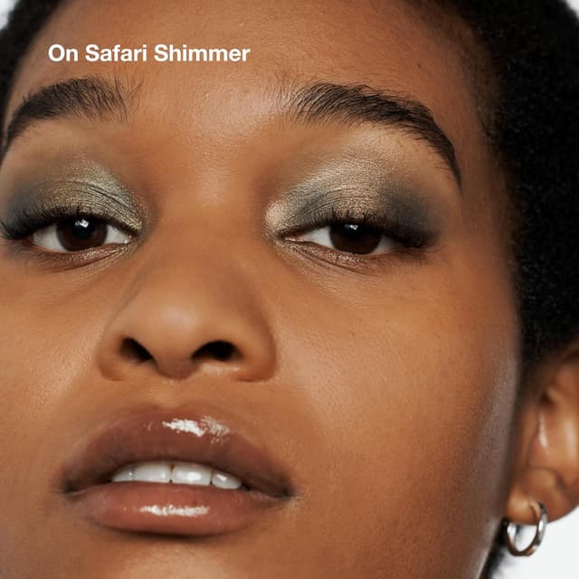 Detalle de Clinique All About Shadow Eye Shadow Quad: ombretto in quattro tonalità, lunga tenuta e anti-sbavature