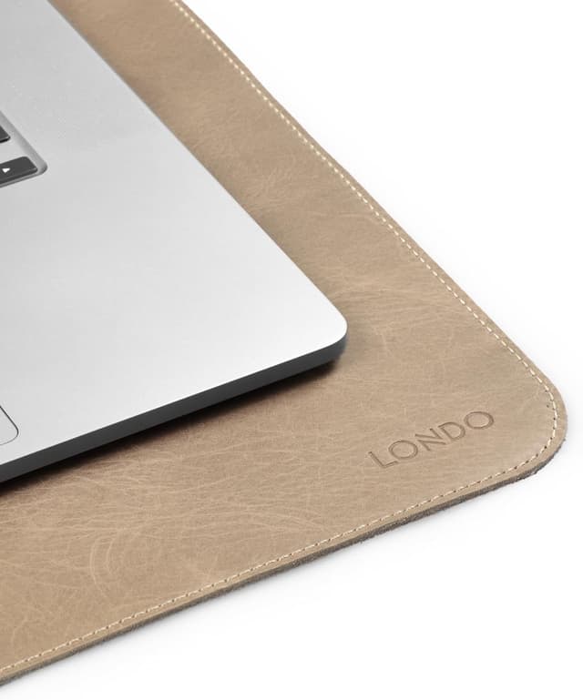 Detalle de Londo Mauspad aus Rindsleder – seidenweiche Oberfläche & rutschfeste Rückseite, 44 x 33,5 cm