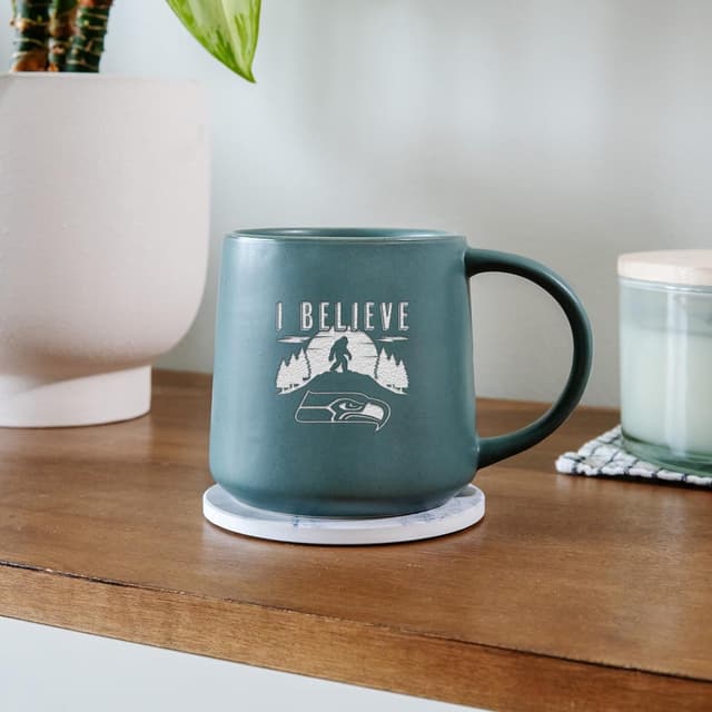 Detalle 2 de Rico Industries NFL Football Tonal 16oz Ceramic Taper Mug