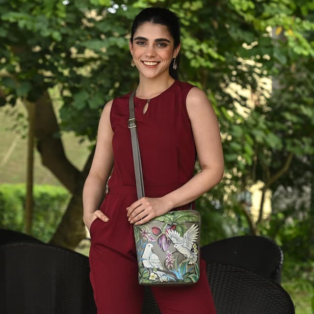 Detalle de Anuschka leather travel organiser with zip