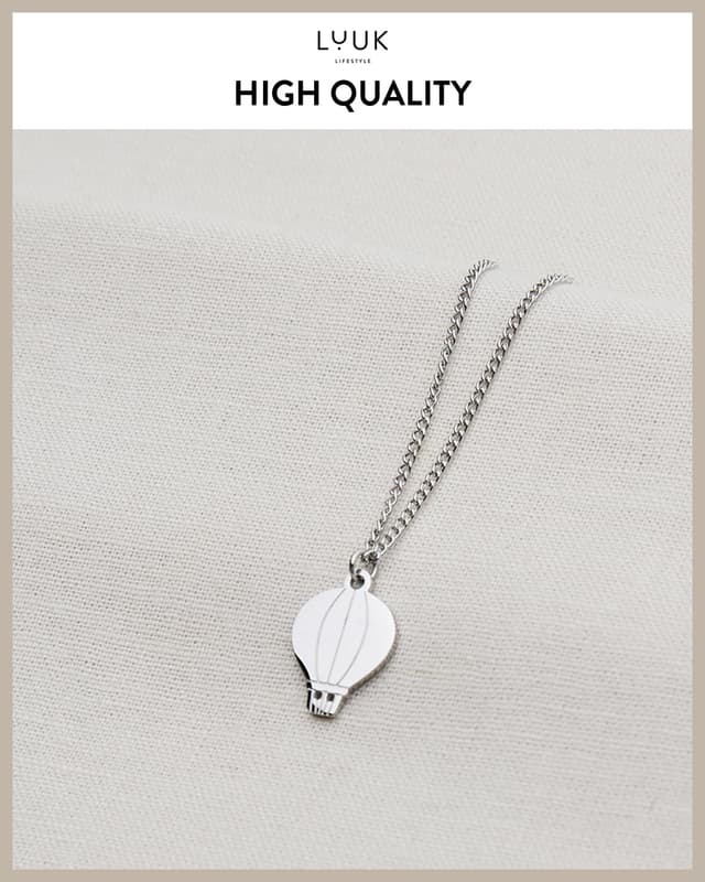 Detalle 2 de LUUK LIFESTYLE collana con ciondolo a mongolfiera in acciaio inox e cartolina HAPPINESS, 50 cm
