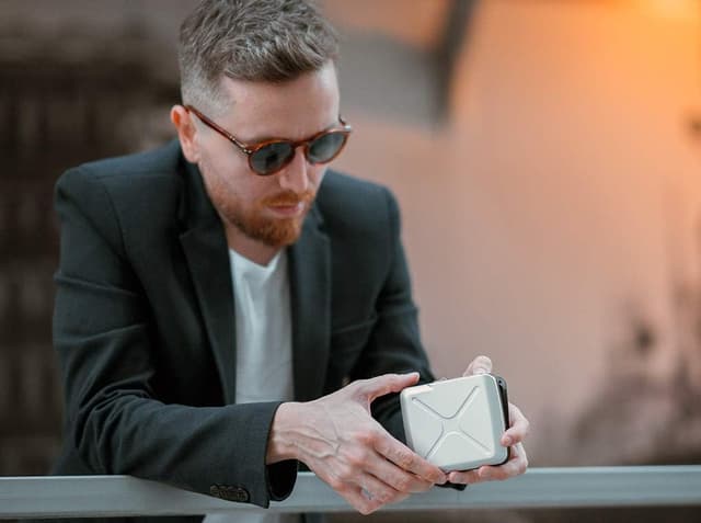 Detalle 2 de ÖGON -DESIGNS- Code Wallet Aluminium-Geldbörse mit Zahlenschloss, RFID- und Anti-Entmagnetisierungsschutz