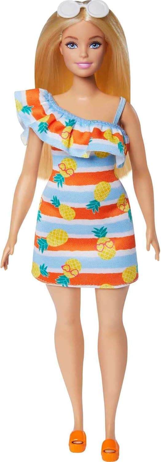 Detalle de Barbie Loves the Ocean HLP92 – Barbie-Puppe mit blondem Haar, Ananas-Kleid & Sonnenbrille