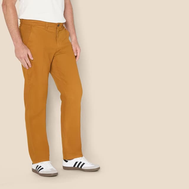 Detalle de Amazon Essentials Herren Legere Stretch-Chinohose – sportliche Passform in Kaqui, mit Stretch-Komfort