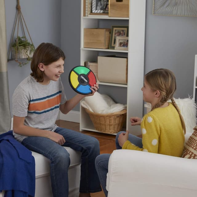 Thumbnail 3 de Hasbro Simon Handheld Memory Game