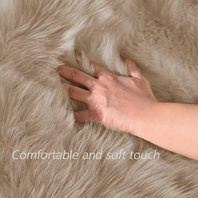 Detalle de Latepis Gray Faux Fur Throw Rug (3x4) for Bedroom & Bedside Comfort