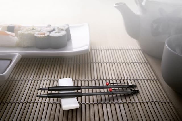 Thumbnail 1 de TOMBOW ZOOM 707 portaminas mina 0,5 mm negro-rojo