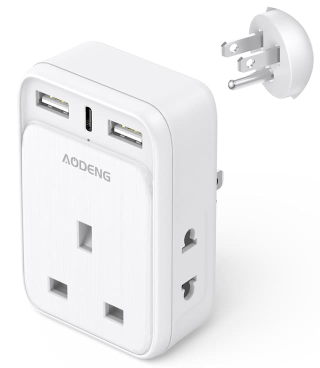 Detalle de UK to US Plug Adapter with USB-C 3A