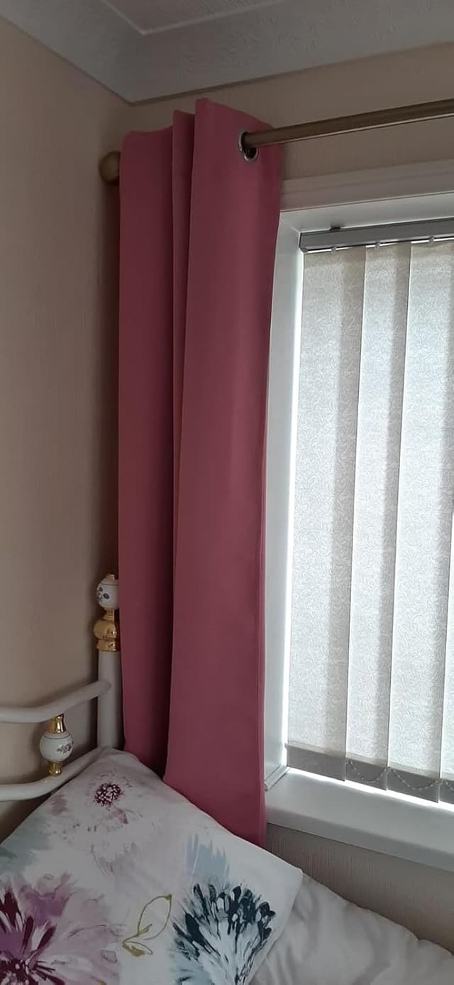 Detalle de Thermal Insulated Blackout Ring Top Eyelet Curtains for Bedroom Windows – 2 Panels (Pink, 90” x 54”)