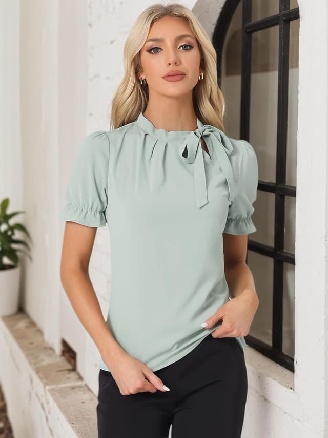 Detalle 2 de Allegra K Damen Sommerbluse im 50er-Jahre-Stil mit Schleife – kurzarm, Rüschen & Fliegenkragen