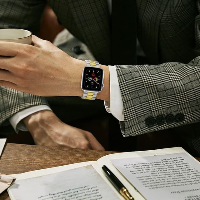 Detalle de ARTCHE stainless steel Apple Watch strap