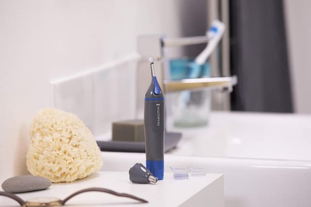 Imagen de Remington NE3850 Cortapelos nasal y de cejas 2 peines ✂ en OfertitasTOP
