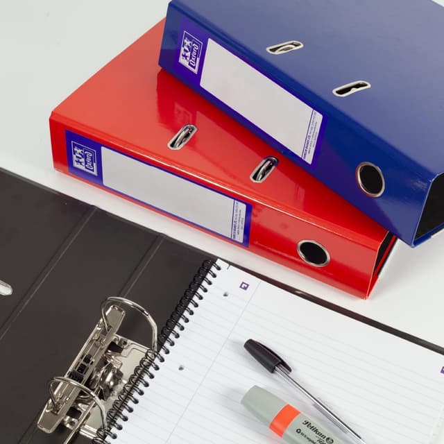 Detalle de Oxford A4 Lever Arch Files (3 Pack) with Glossy Filing Folders in Red, Black & Blue