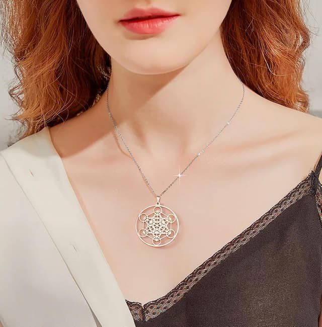 Detalle de EUEAVAN Metatrons Würfel Halskette mit Metatron-Quader-Anhänger – spirituelles Schutzsymbol