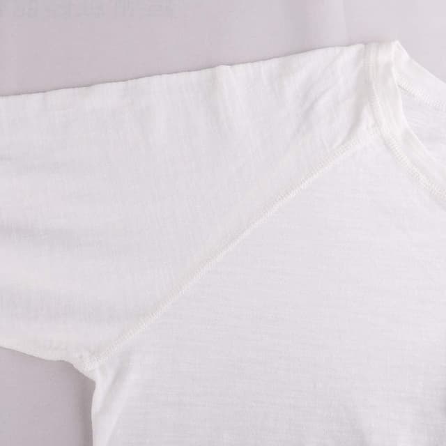 Detalle de Herren Slub-Henley-T-Shirt mit 3-Knopfleiste, Kurzarm und Rundhals aus Slub-Baumwolle