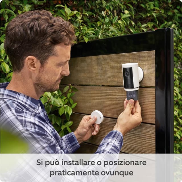 Detalle de Set Ring: videocamera esterna Plus a batteria Outdoor Camera + videocamera interna Indoor Camera 2ª gen.
