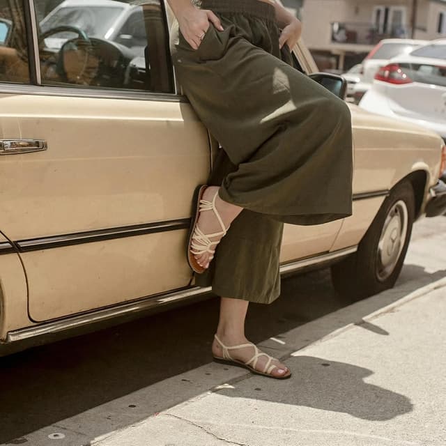 Detalle de Plaka Palm Leaf Flat Sandals for Women (Hand-Woven, Stretch-to-Fit)