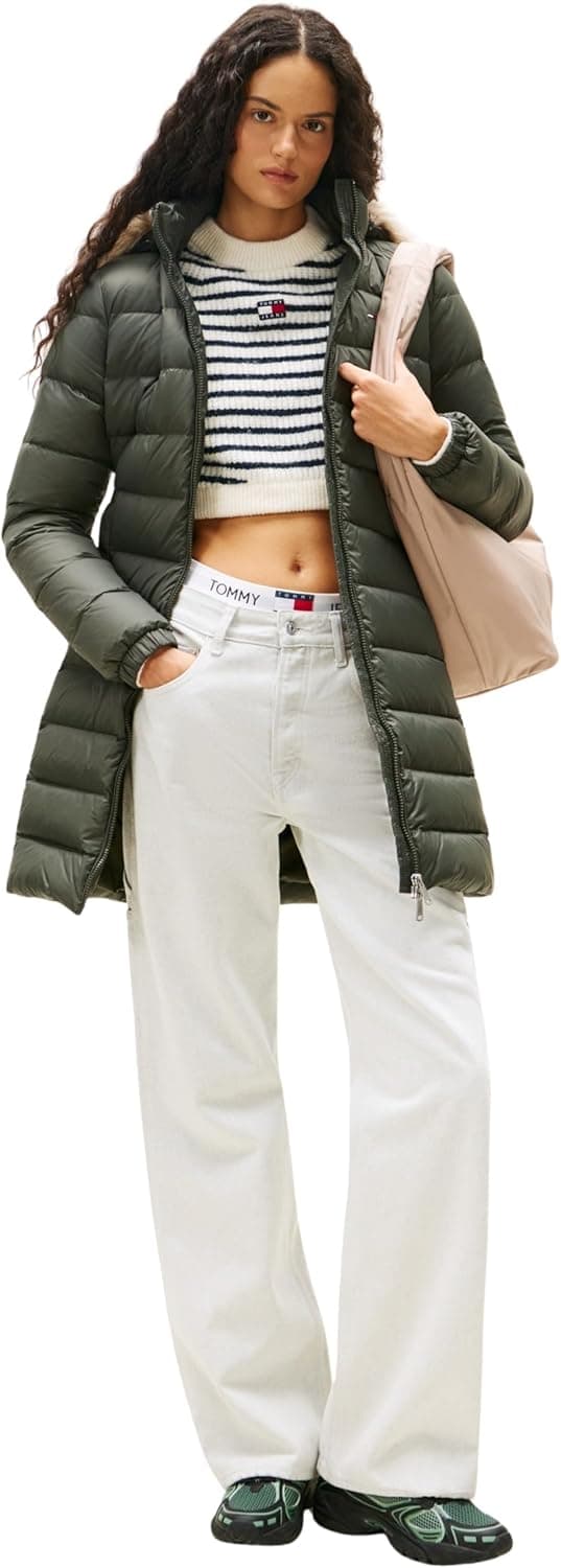 Detalle de Tommy Jeans women’s essential hooded down coat with faux fur trim