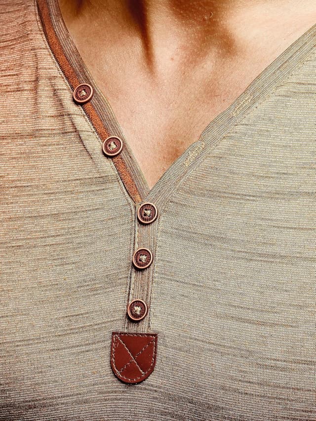 Detalle de Leif Nelson LN1390 – T-shirt homme à col en V ajusté, manches courtes en coton