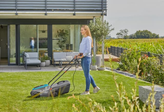 Detalle de GARDENA PowerMax 32/1200 G2 – Elektrorasenmäher für bis zu 200 m²