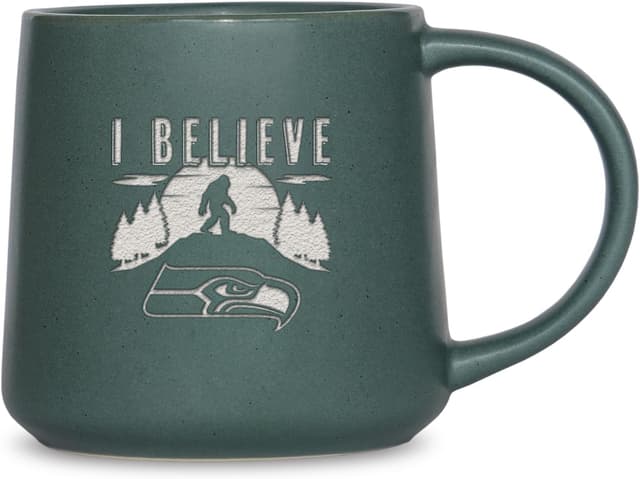 Detalle de Rico Industries NFL Football Tonal 16oz Ceramic Taper Mug