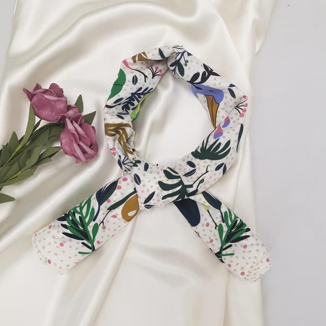 Detalle de Julunar Silk Like 35" Satin Hair Scarf (90cm x 90cm) — Large Square Wrap for Sleeping, Hair or Neck, Gift Packed