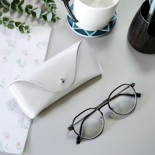 Detalle 1 de LogHog sunglasses case 16cm leather