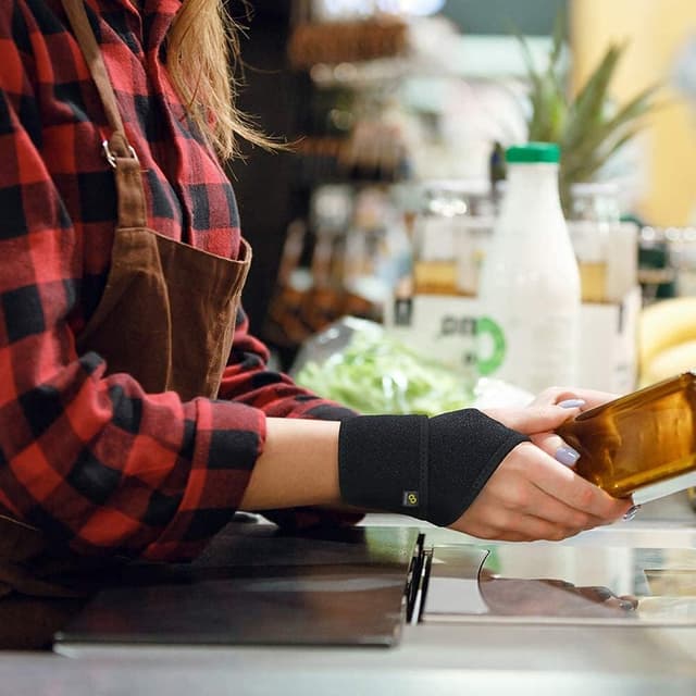 Detalle 2 de Bracoo WS10 tutore polso ortopedico in neoprene con cinturino regolabile (destro e sinistro)