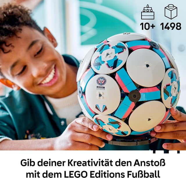 Detalle 2 de LEGO Editions 43019 Fußball 3D-Modellbau mit Miniaturstadion und interaktiver Jubelszene