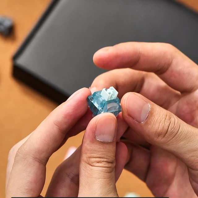 Thumbnail 4 de Creamy Cyan clicky switch 50gf