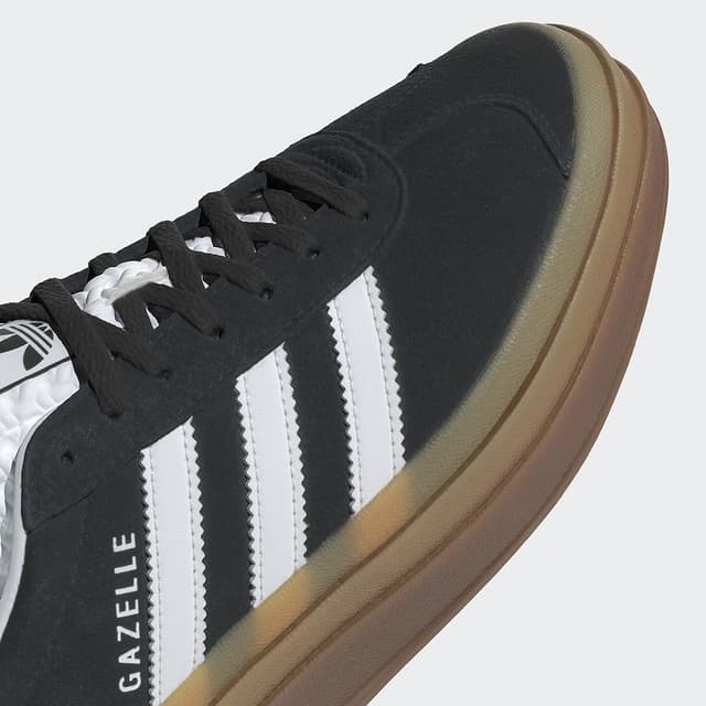 Detalle de adidas Originals Gazelle Bold W: zapatillas casual de mujer con look retro y plataforma