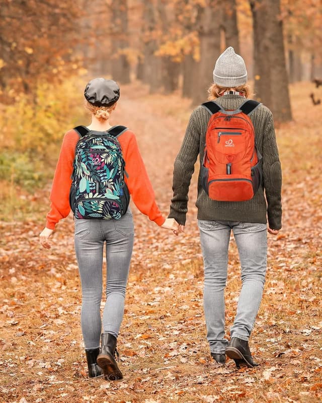 Detalle 2 de Waterfly Ultra Lightweight Foldable Backpack 20L – Packable daypack for hiking, travel & camping