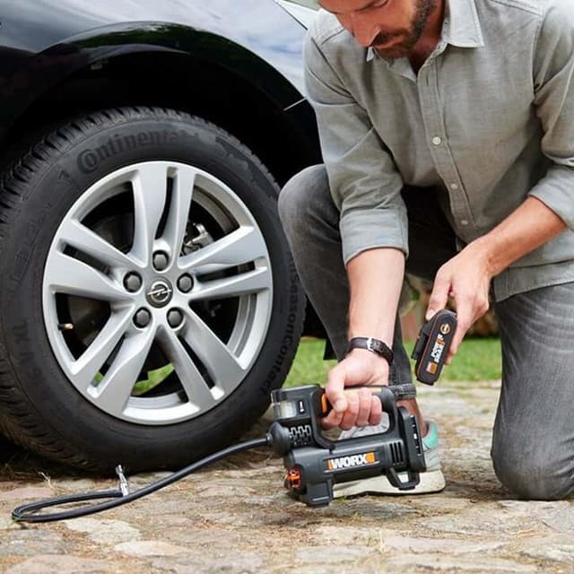 Detalle 2 de WORX WX092.9 Cordless Inflator 18V 4-in-1 (150 PSI) with Digital LED Gauge, Auto Stop & SOS Light